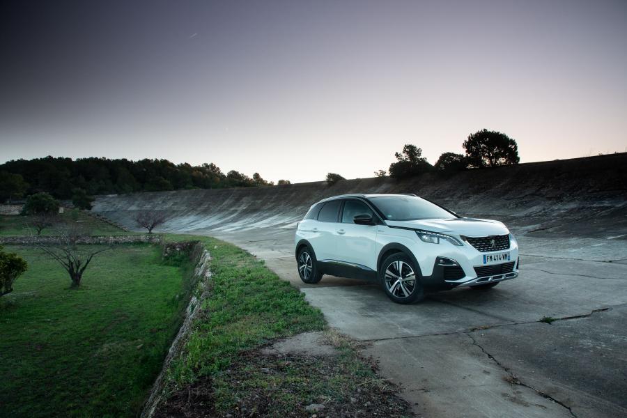  Peugeot 3008 GT HYBRID4 2019 года  (WW) (фото 39 из 40)